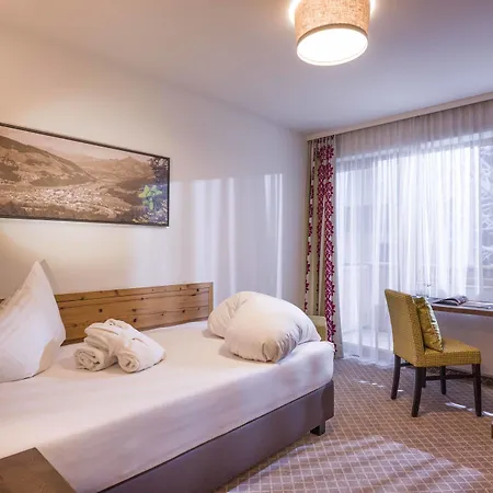 מלון Alpen Glueck Kirchberger Hof 4*