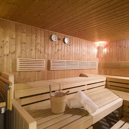 מלון Alpen Glueck Kirchberger Hof 4*