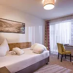 Hotel Alpen Glueck Kirchberger Hof 4*